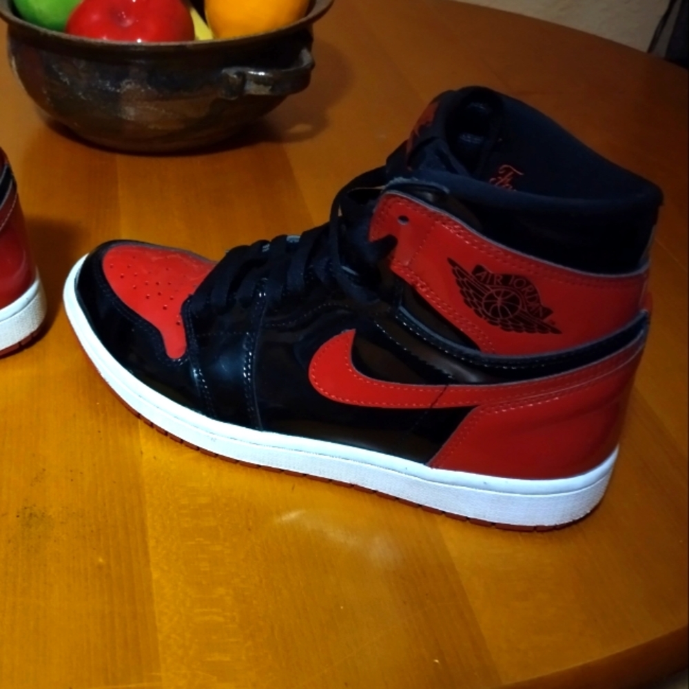 Air Jordan 1 Retro Red/black Size 7.5